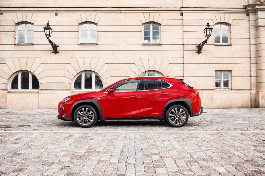  Lexus UX250h F-Sport 2018 года  (WW) (фото 24 из 46)